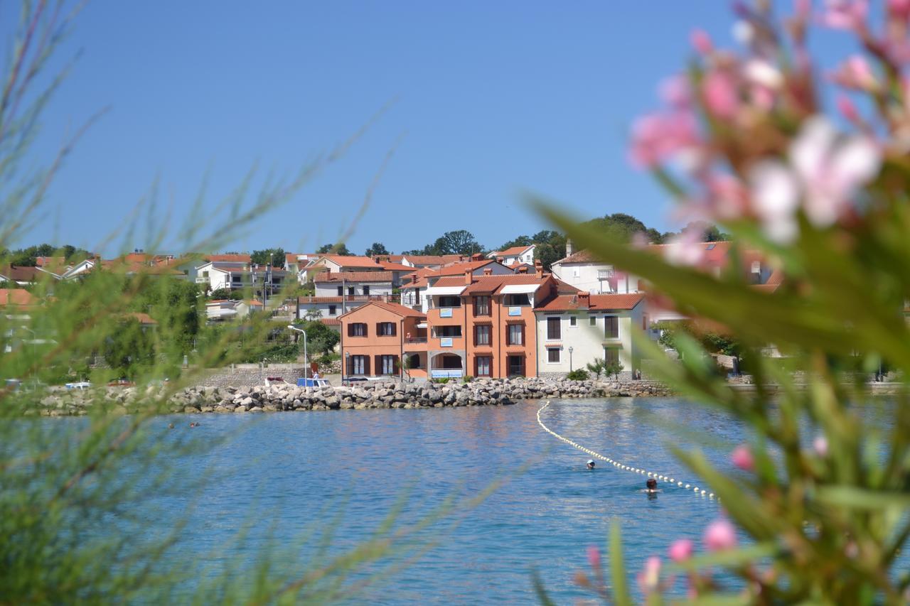 Apartments Myadria Malinska Exterior foto